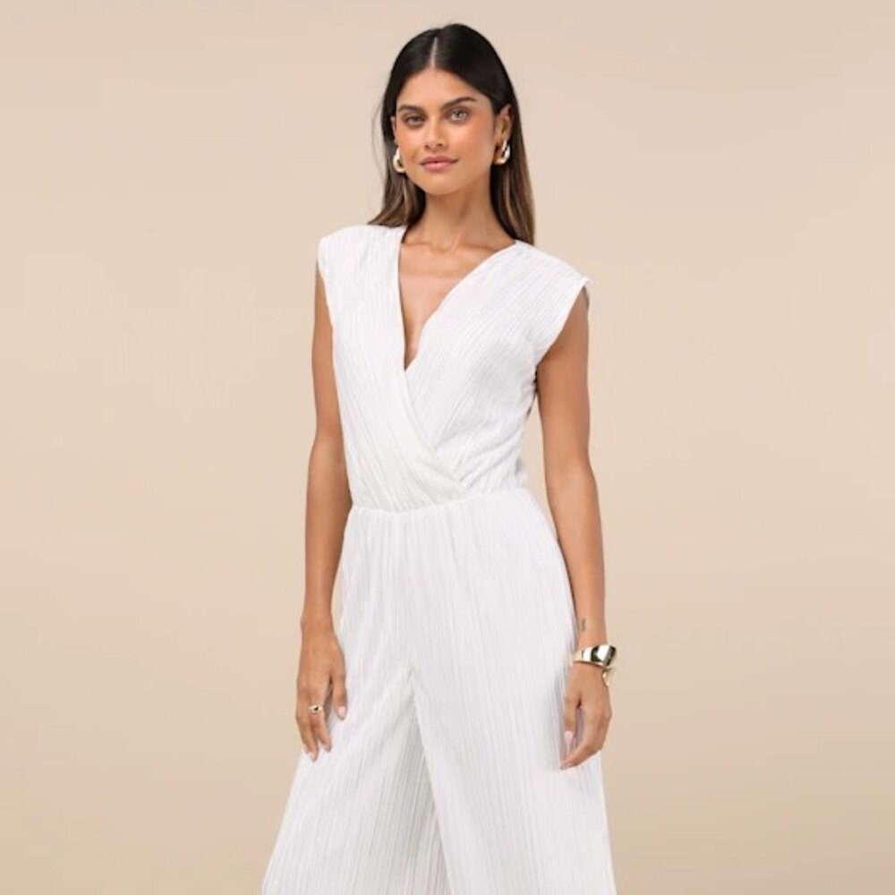 Lulus Firenze White Plisse Surplice Sleeveless Wide-leg Jumpsuit - Size M